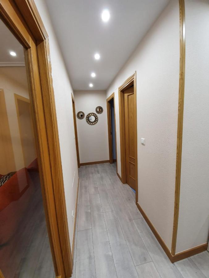 Apartamento De Tres Dormitorios Con Garaje Y Todos Los Servicios Cerca Burgos Exterior photo