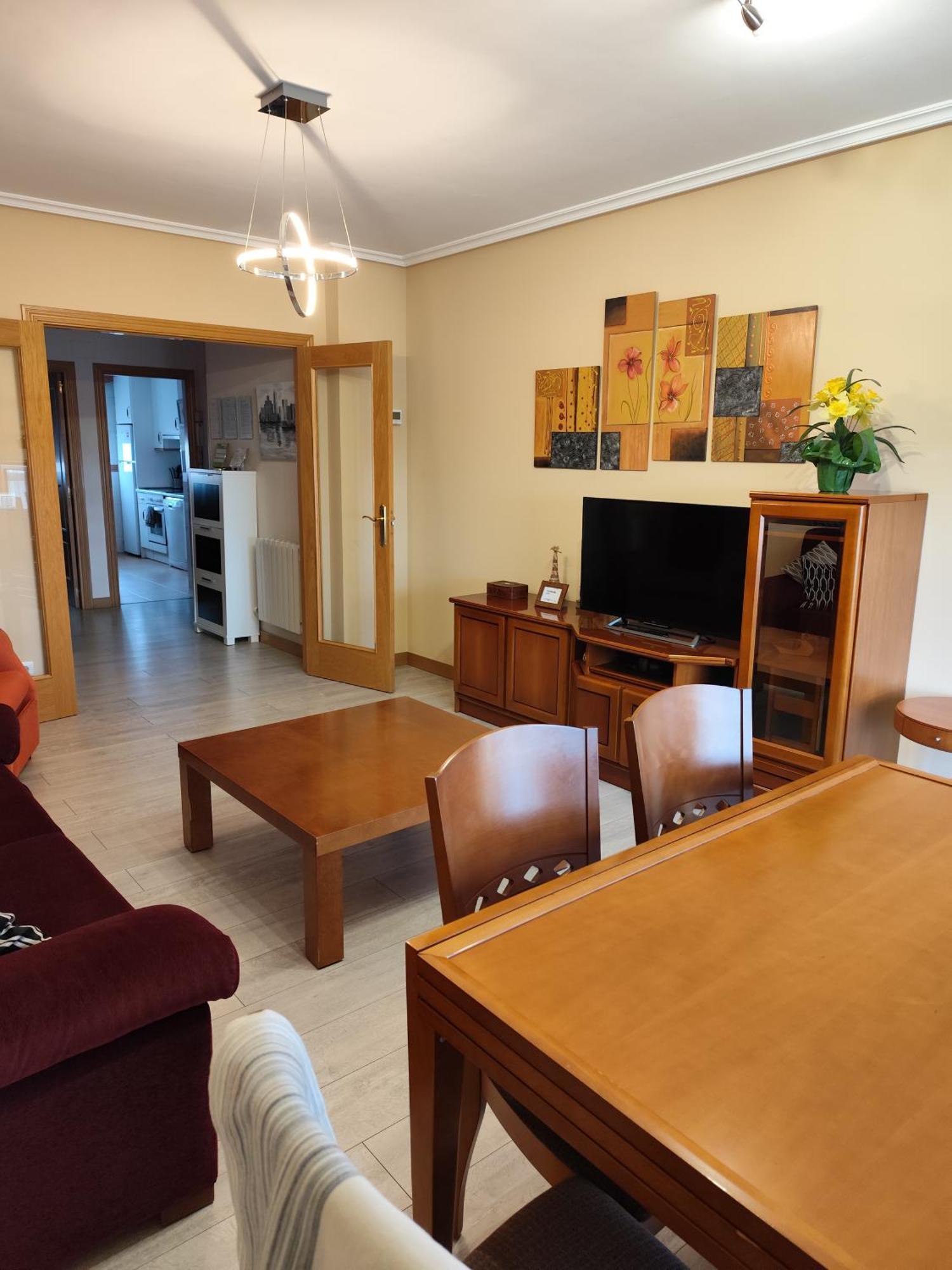 Apartamento De Tres Dormitorios Con Garaje Y Todos Los Servicios Cerca Burgos Exterior photo